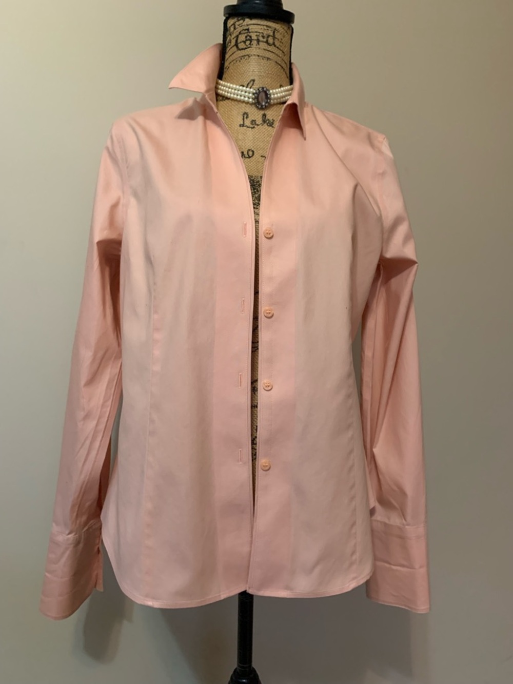JONES NY ladies cotton apricot color button up shirt Size 12 VVGUC ++